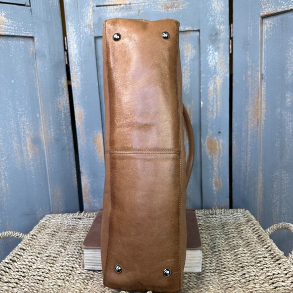 Hobo Slim Zip Top Shoulder Bag Tan - Picture 7 of 15